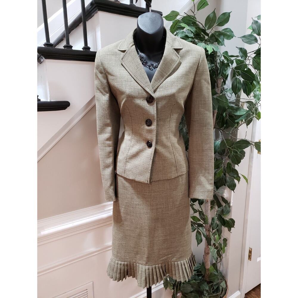 Evan Picone Womens Beige Single Breasted Three Button‎ Blazer & Skirt Set Size 4